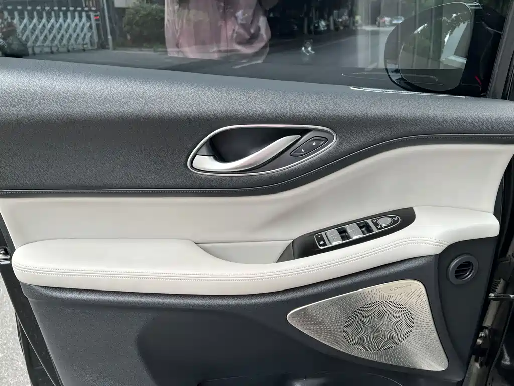Voyah Dreamer 2025 PHEV AWD Prestige Kunpeng Edition