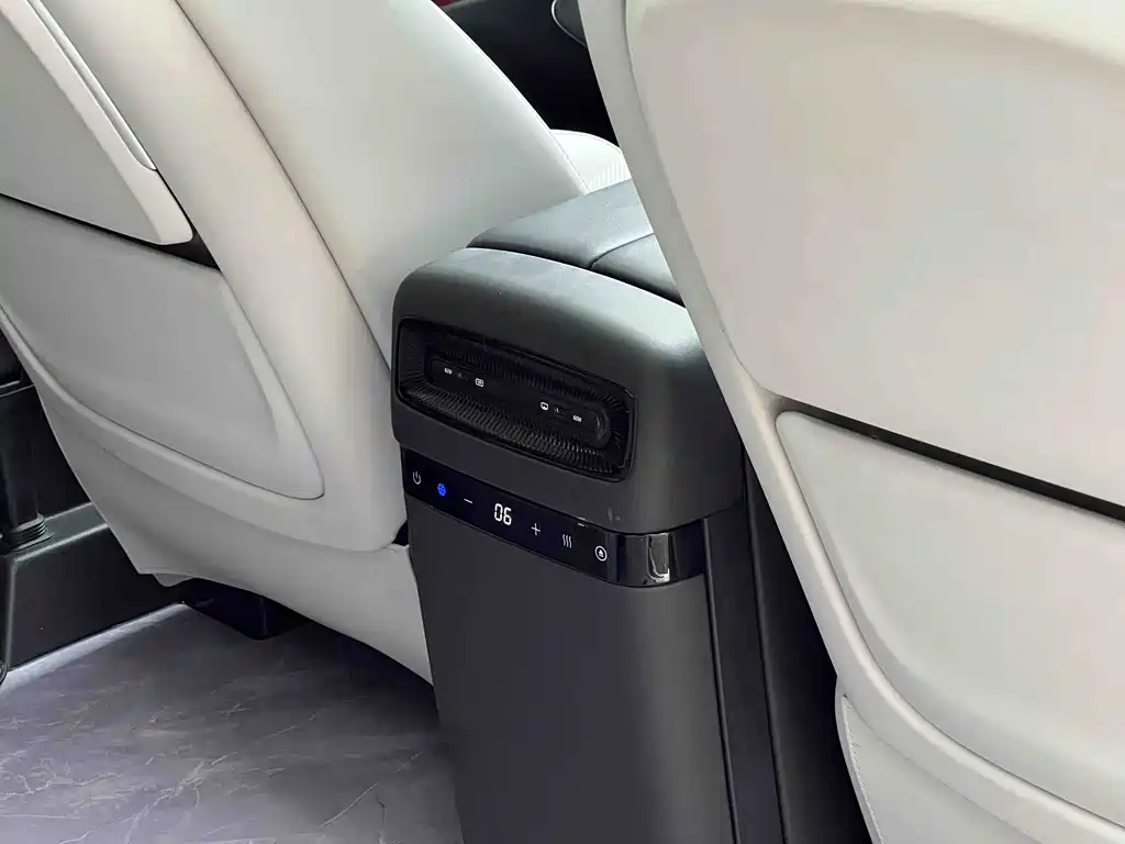 Voyah Dreamer 2025 PHEV AWD Prestige Kunpeng Edition