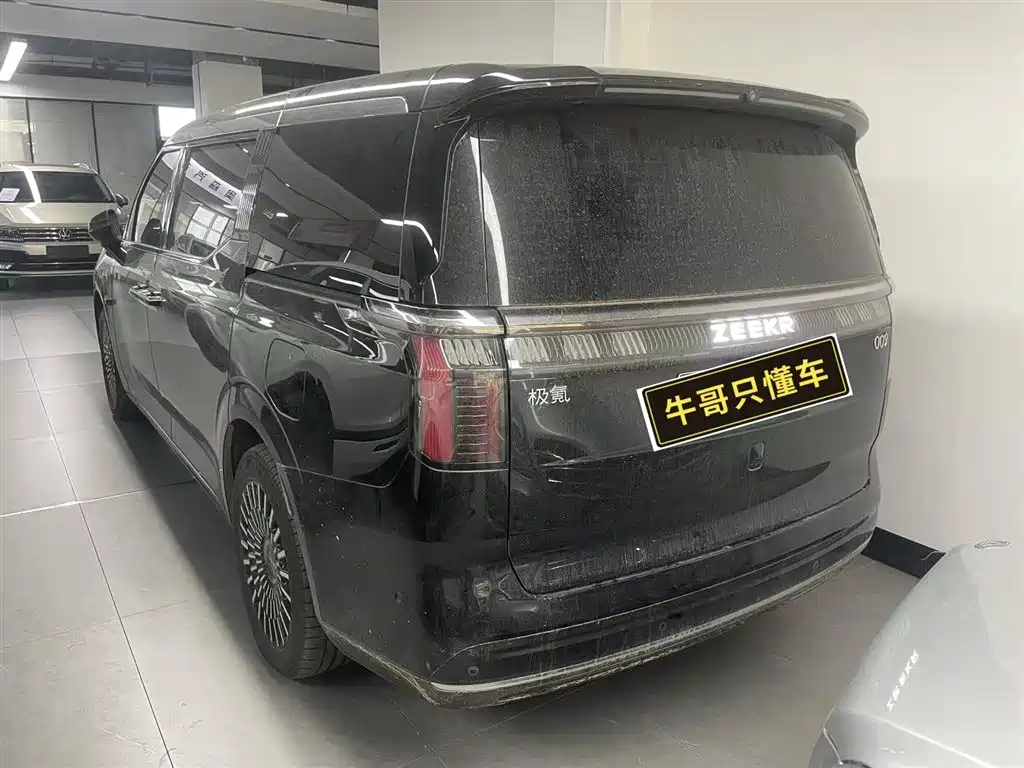 Zeekr 009 2024 7-Seater AWD 108kWh