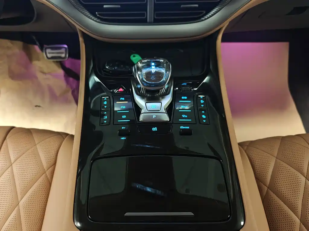 Denza D9 2025 DM-i Intelligent Driving Edition 1020 AWD Flagship
