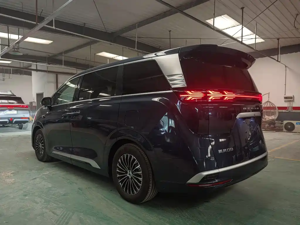 Denza D9 2025 DM-i Intelligent Driving Edition 1020 AWD Flagship