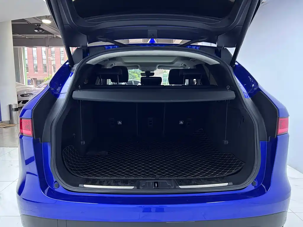 Jaguar F-PACE 2018 2.0T RWD Urban Prestige Edition
