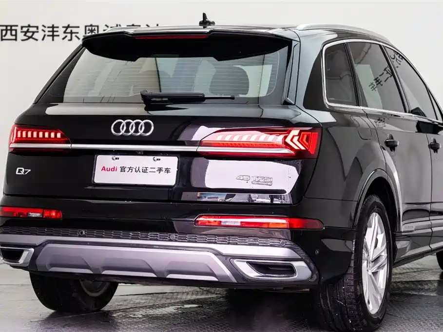 Audi Q7 2023 45 TFSI quattro S line Sport