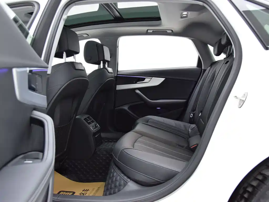 Audi A4L 2023 40 TFSI Avantgarde