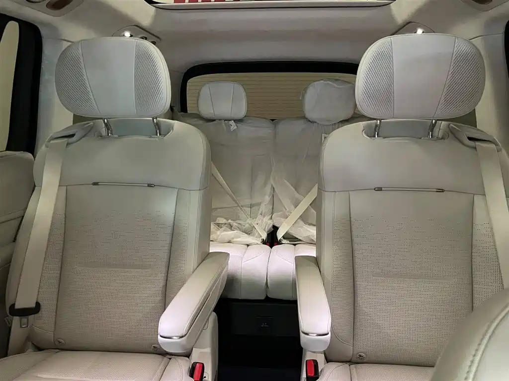 Lynk & Co 900 2025 2.0T Ultra 6-Seater