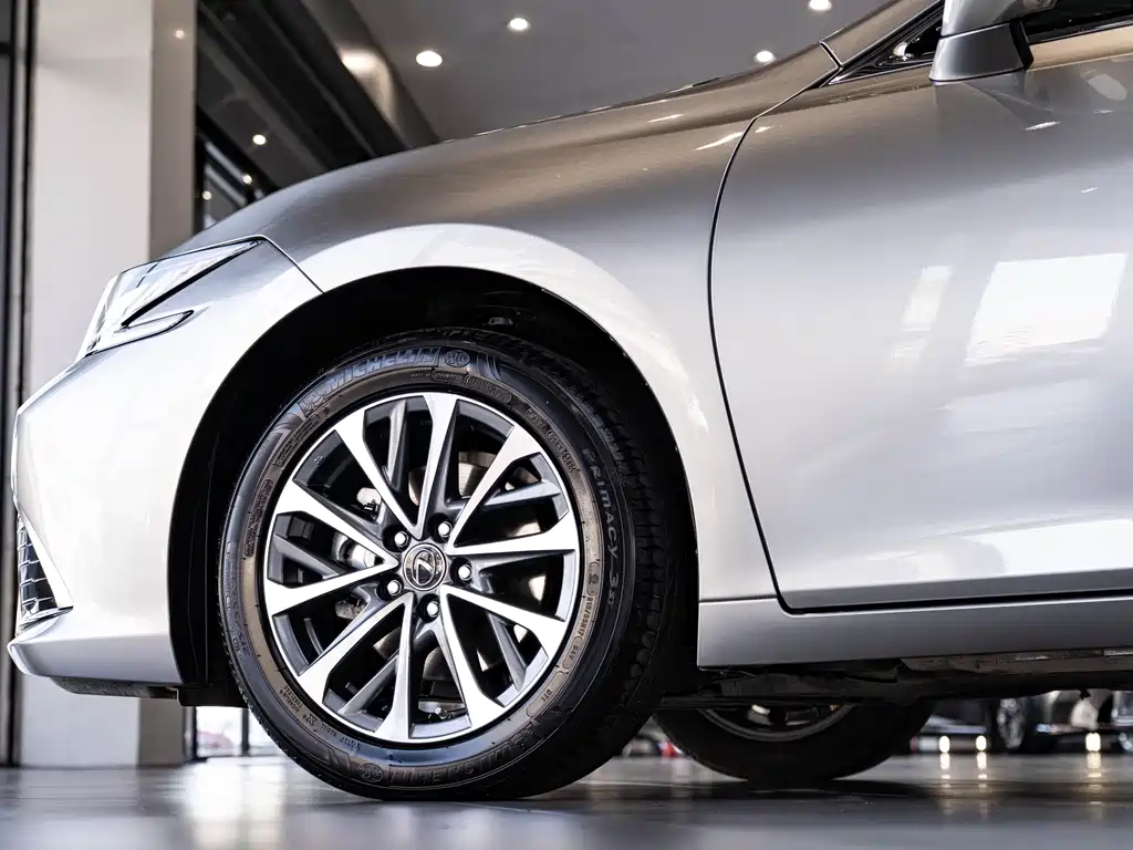 Lexus ES 300h Luxury 2025