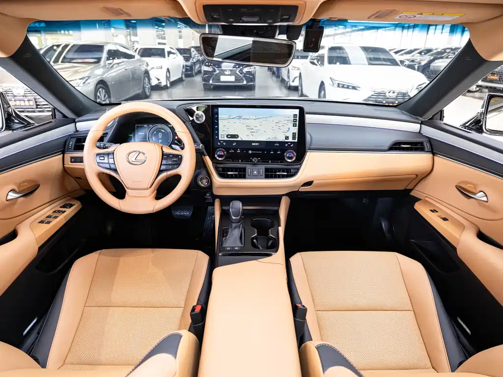 Lexus ES 300h Luxury 2025