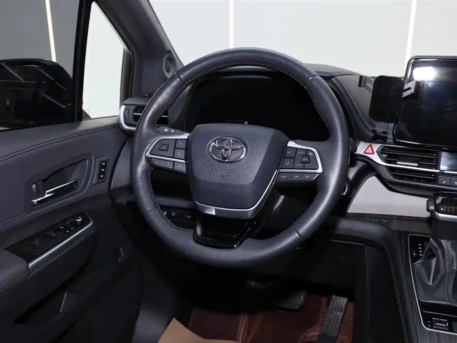 Toyota Granvia 2023 2.5L Hybrid Flagship VIP Edition