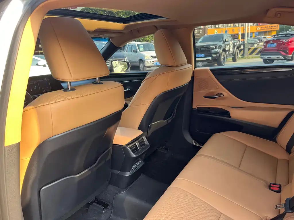 Lexus ES 2022 300h Premium Edition