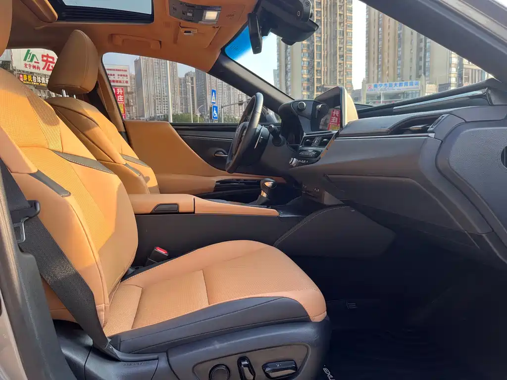 Lexus ES 2022 300h Premium Edition