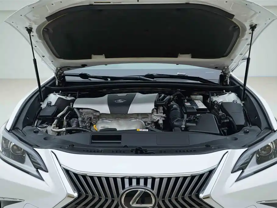 Lexus ES 200 2018