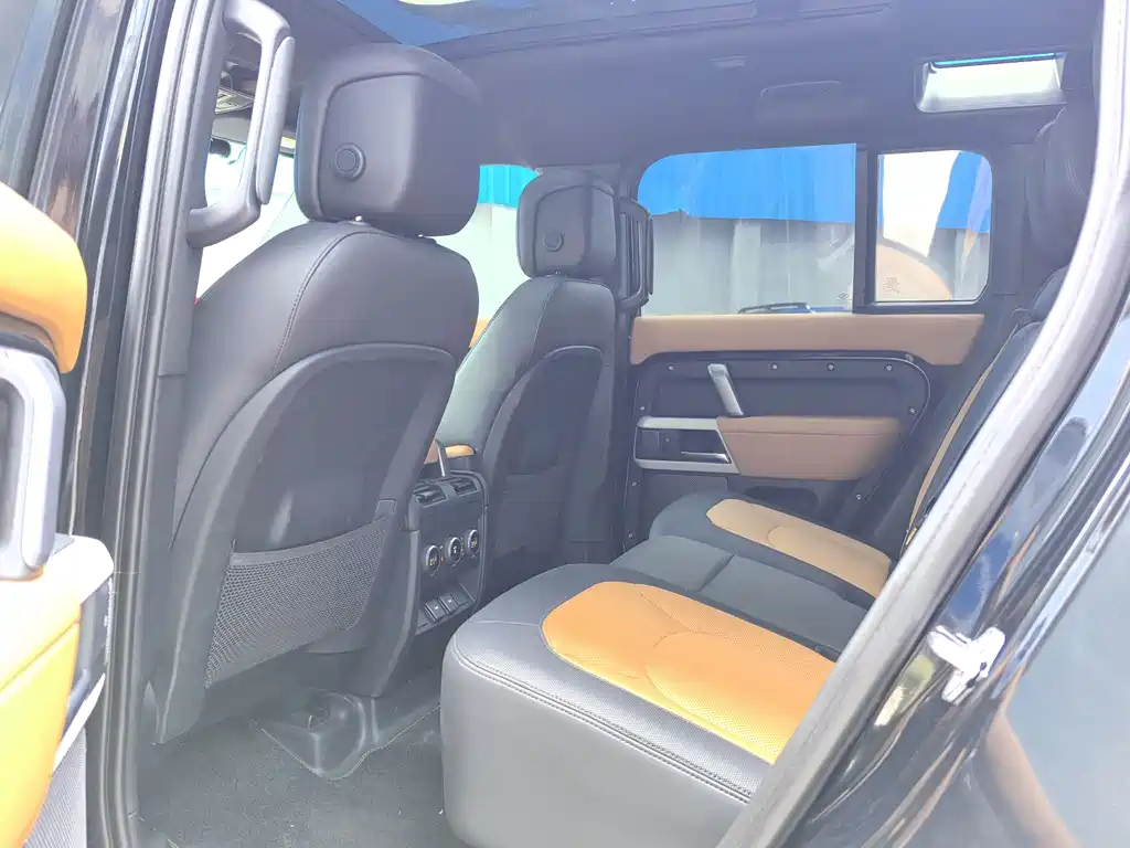 Land Rover Defender 110 3.0T P400 X-DYNAMIC HSE