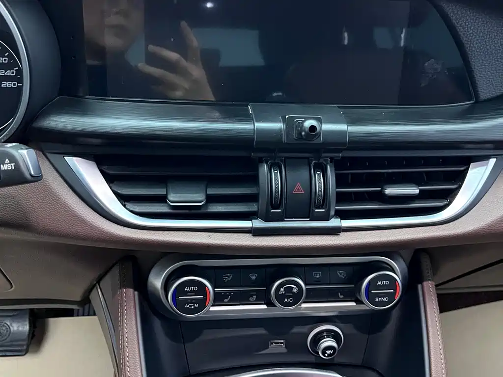 Alfa Romeo Stelvio 2017 2.0T 200HP Luxury Edition