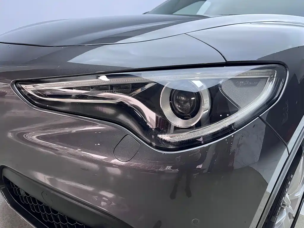 Alfa Romeo Stelvio 2017 2.0T 200HP Luxury Edition