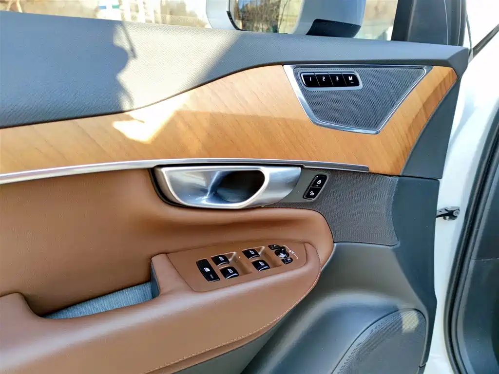 Volvo XC90 2024 B6 Momentum 7-Seater