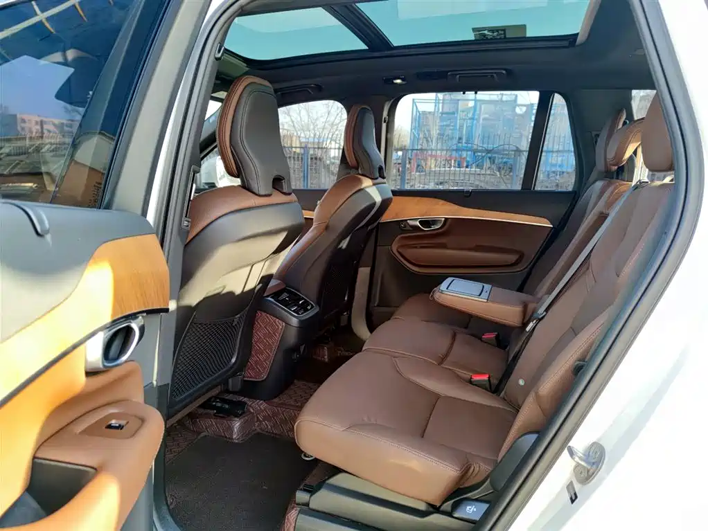 Volvo XC90 2024 B6 Momentum 7-Seater