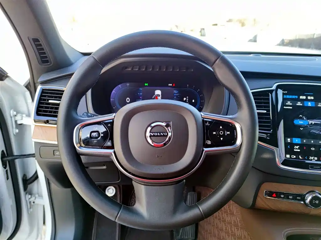 Volvo XC90 2024 B6 Momentum 7-Seater