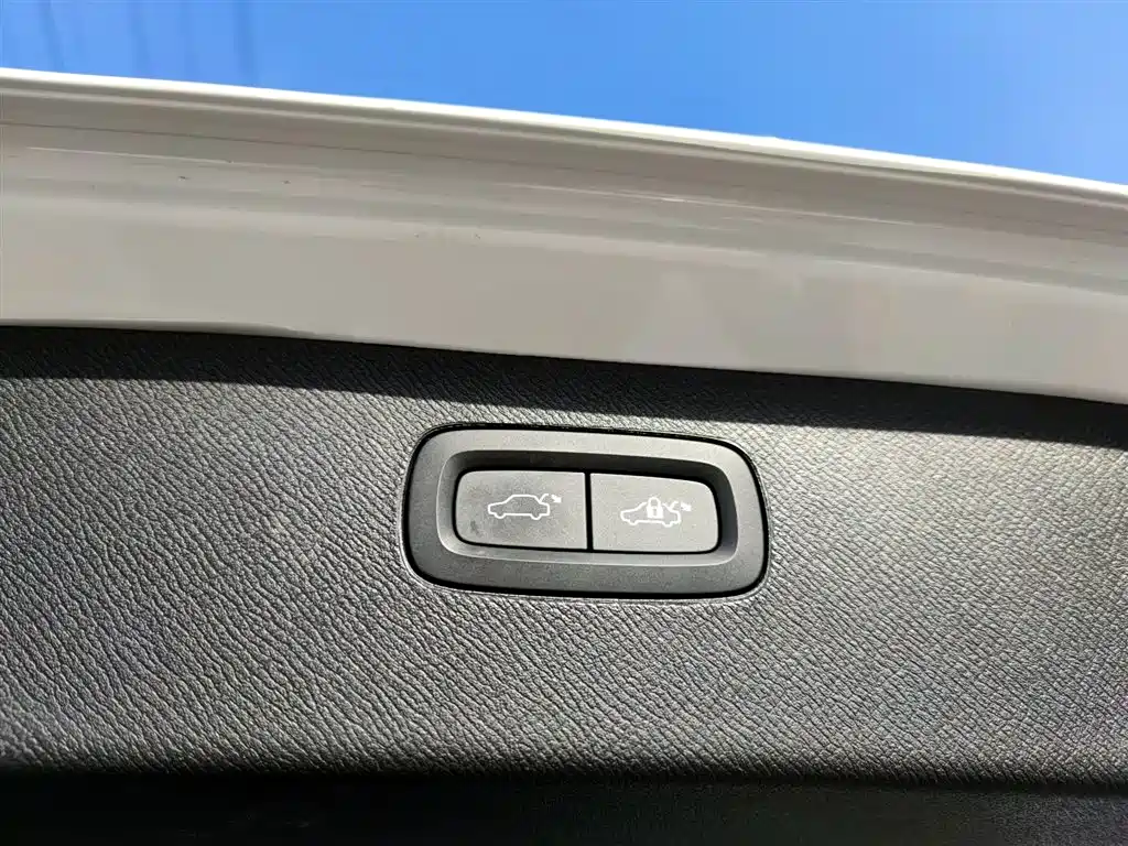 Volvo XC90 2024 B6 Momentum 7-Seater