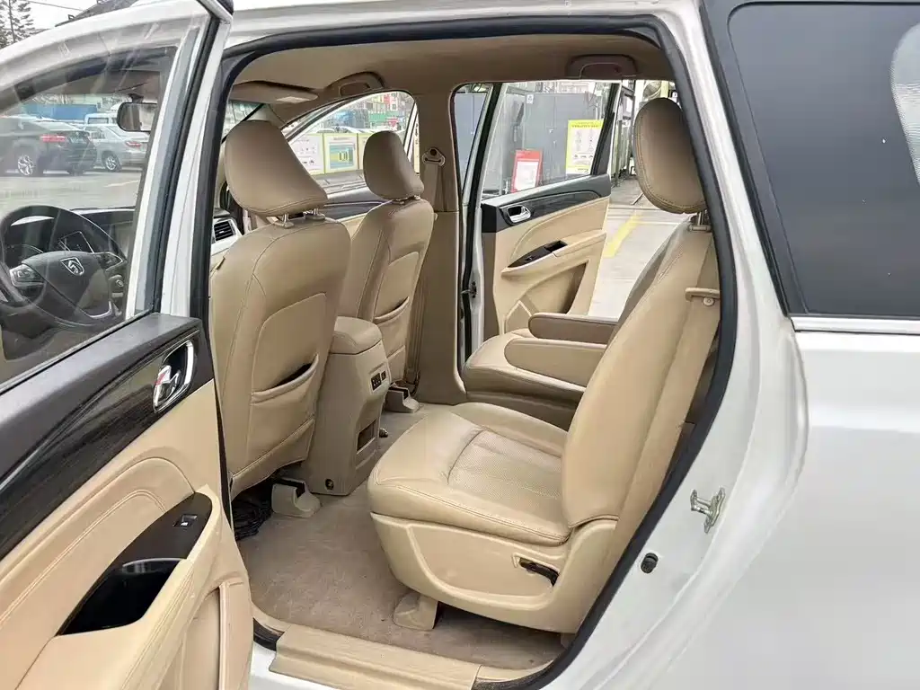 Baojun 730 2016 1.5L Manual Luxury 7-seater