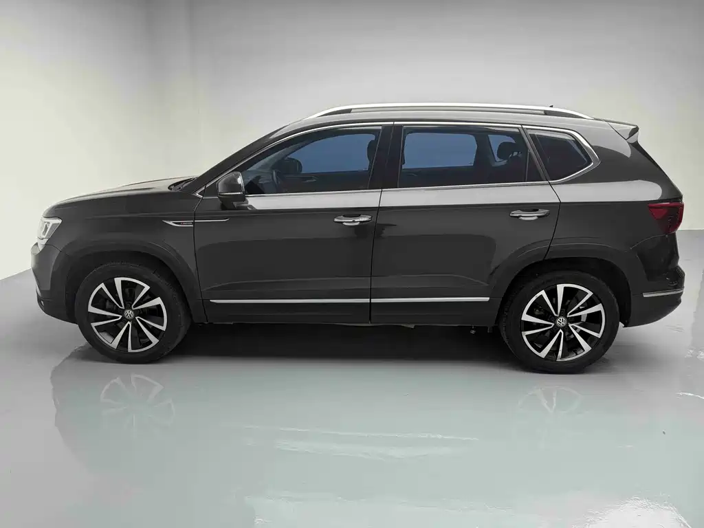 Tharu 2019 330TSI AWD Luxury Edition China VI