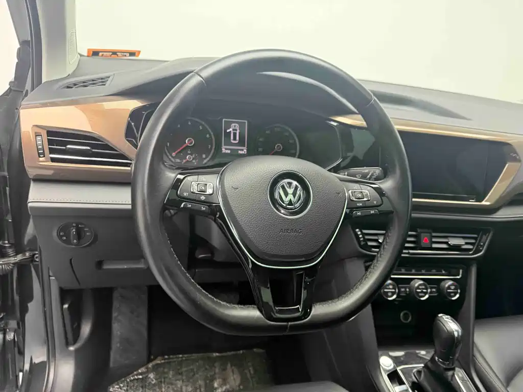 Tharu 2019 330TSI AWD Luxury Edition China VI
