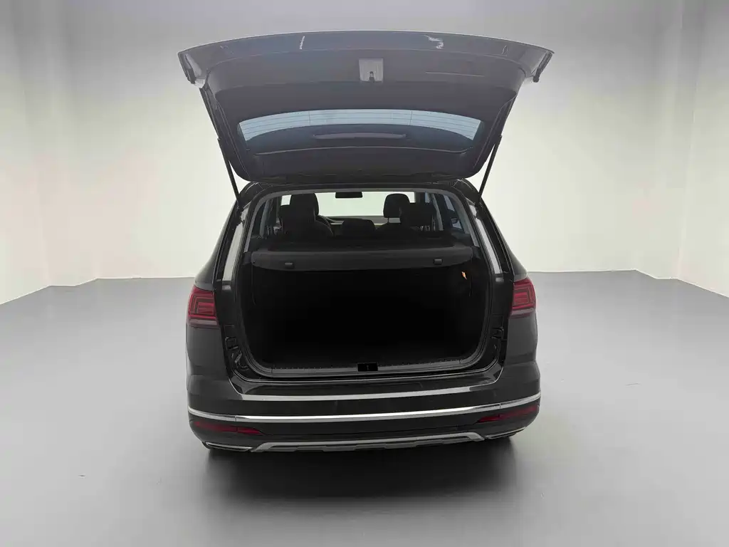 Tharu 2019 330TSI AWD Luxury Edition China VI