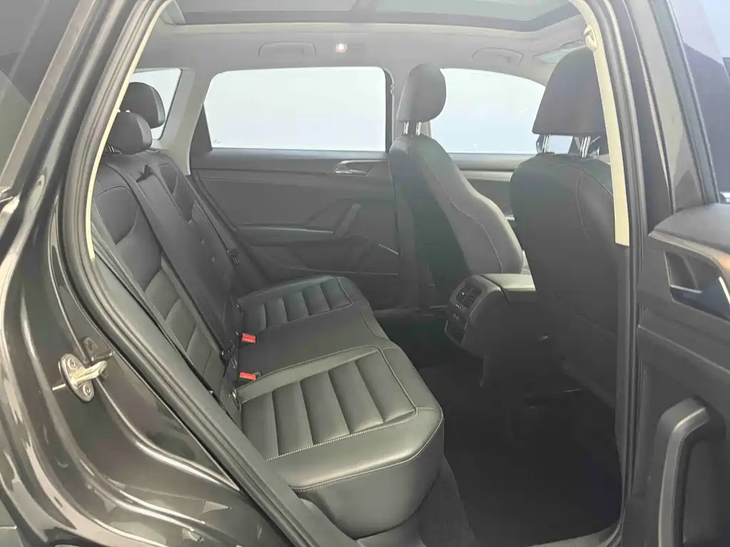Tharu 2019 330TSI AWD Luxury Edition China VI