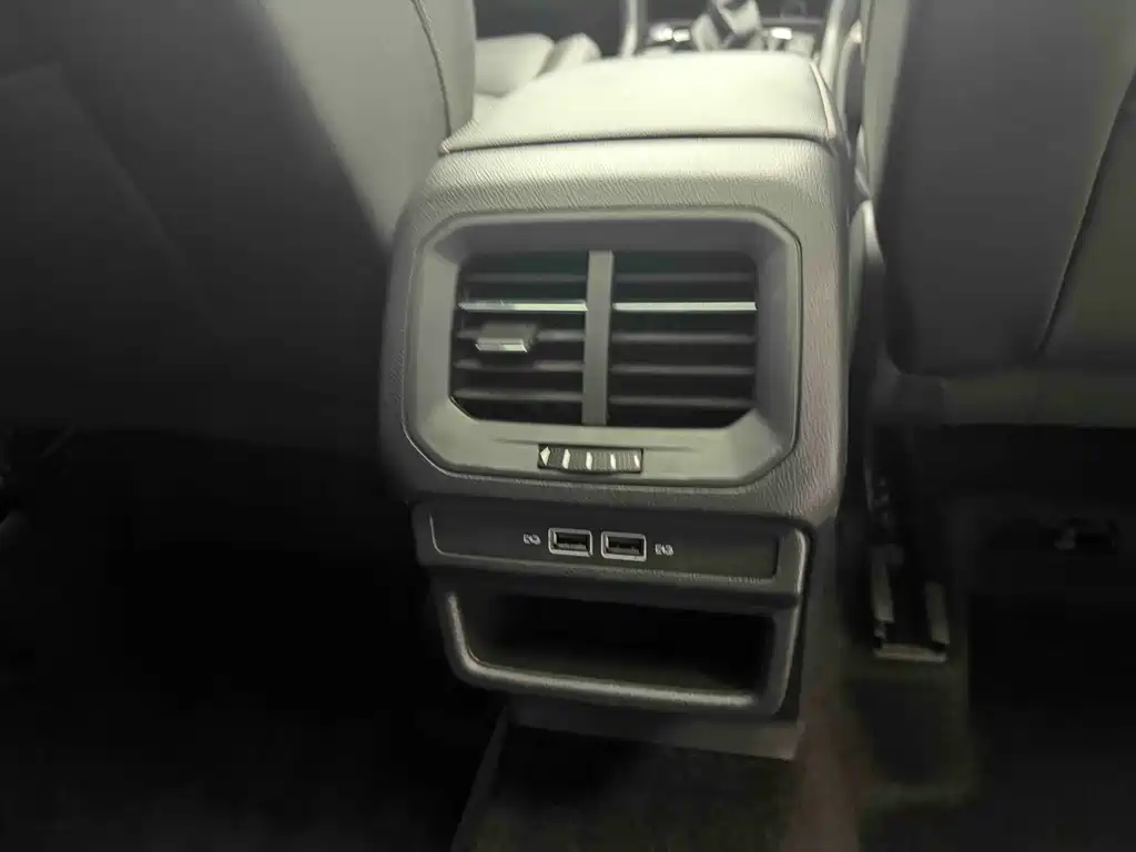 Tharu 2019 330TSI AWD Luxury Edition China VI