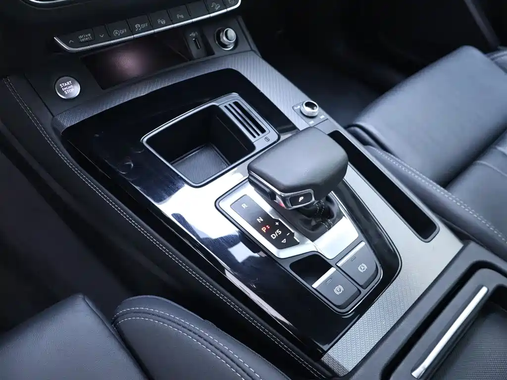Audi Q5L 2022 40T Premium Sport