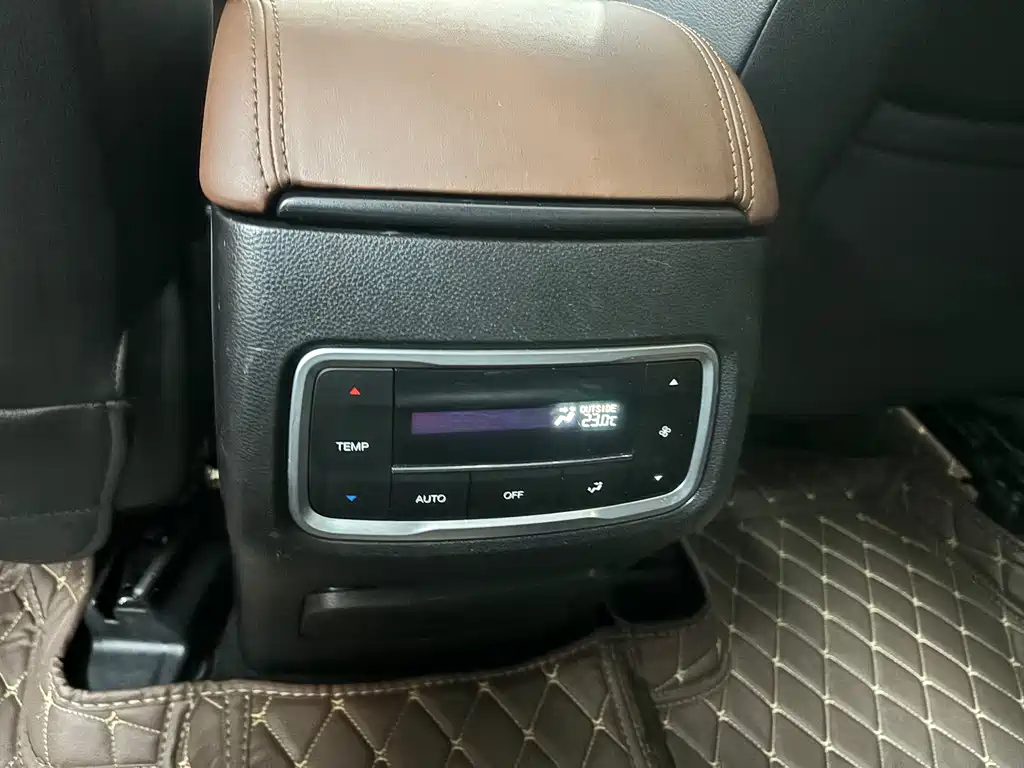 GAC Trumpchi GS8 2017 320T 2WD Luxury Smart Connect Edition (7-Seater)