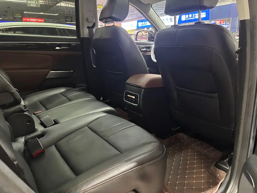 GAC Trumpchi GS8 2017 320T 2WD Luxury Smart Connect Edition (7-Seater)