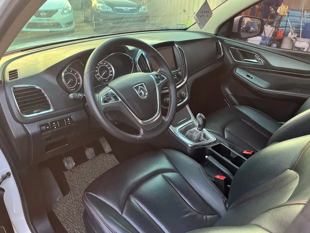 Baojun 560 2015 1.8L Manual Luxury Edition