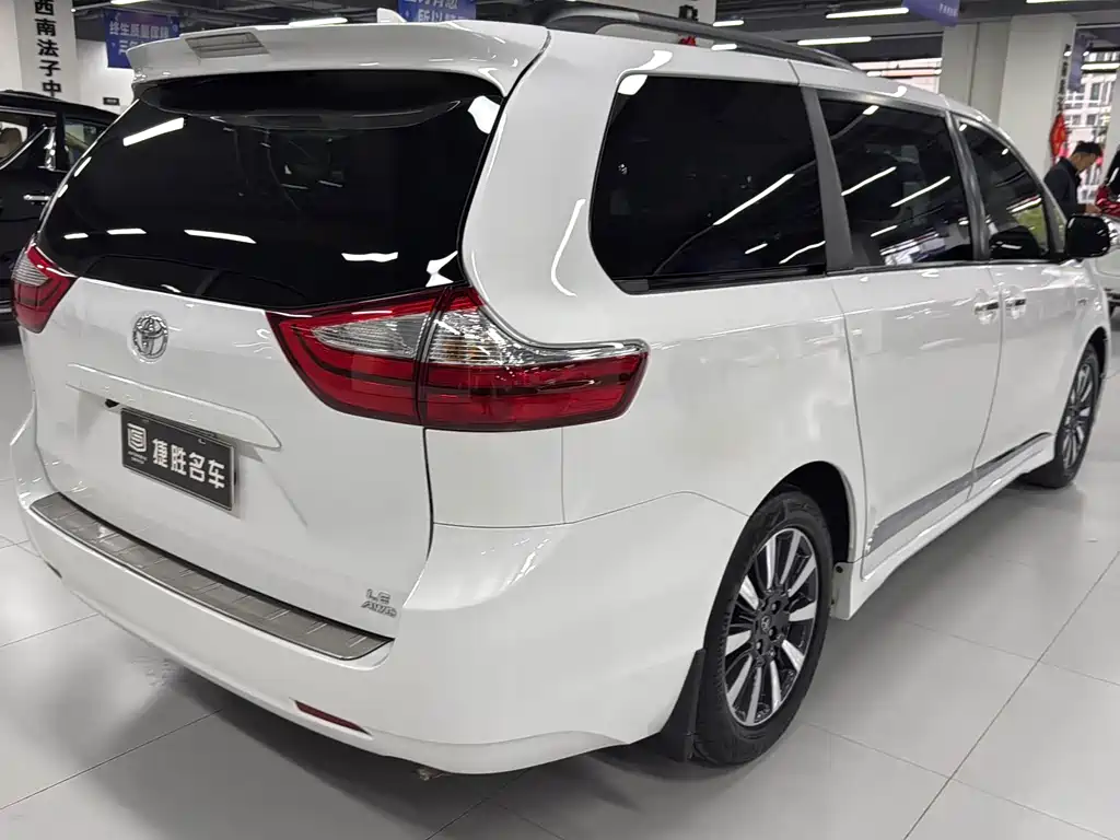 SIENNA 2018 3.5L Automatic
