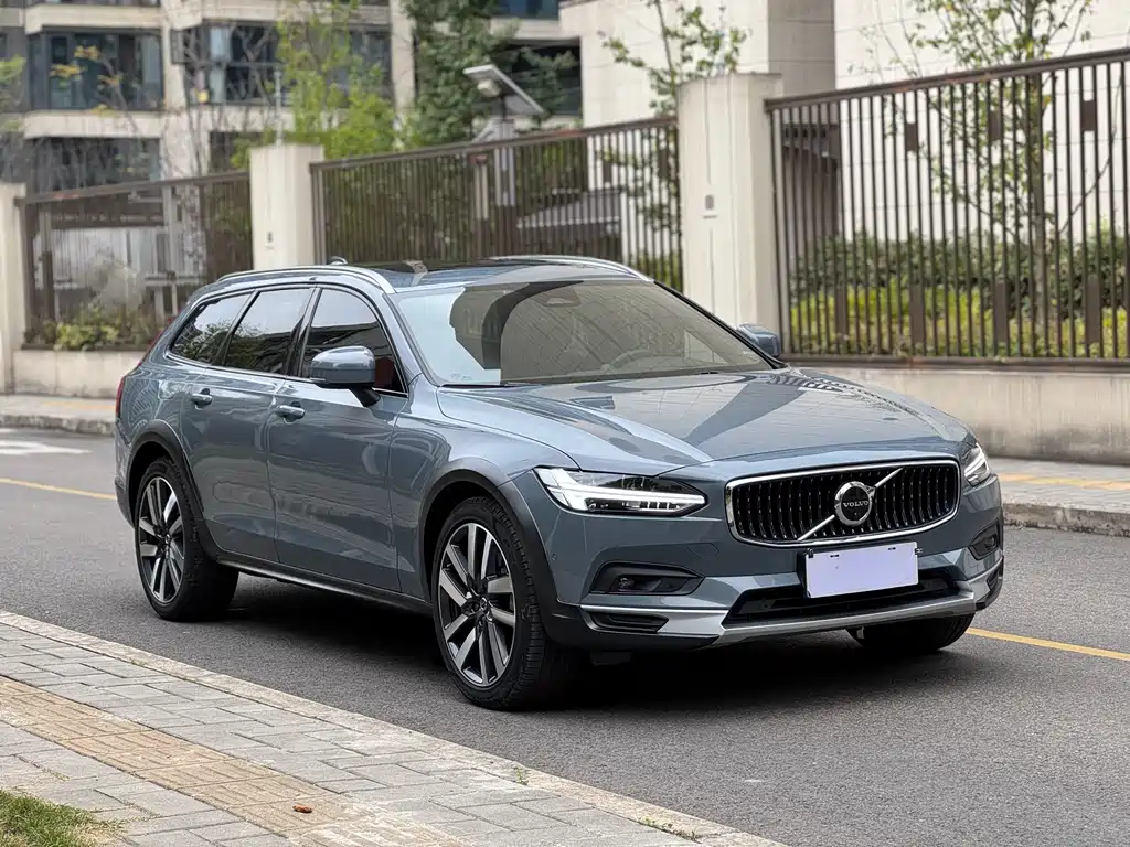 Volvo V90 2023 Cross Country B5 AWD Inscription Pro