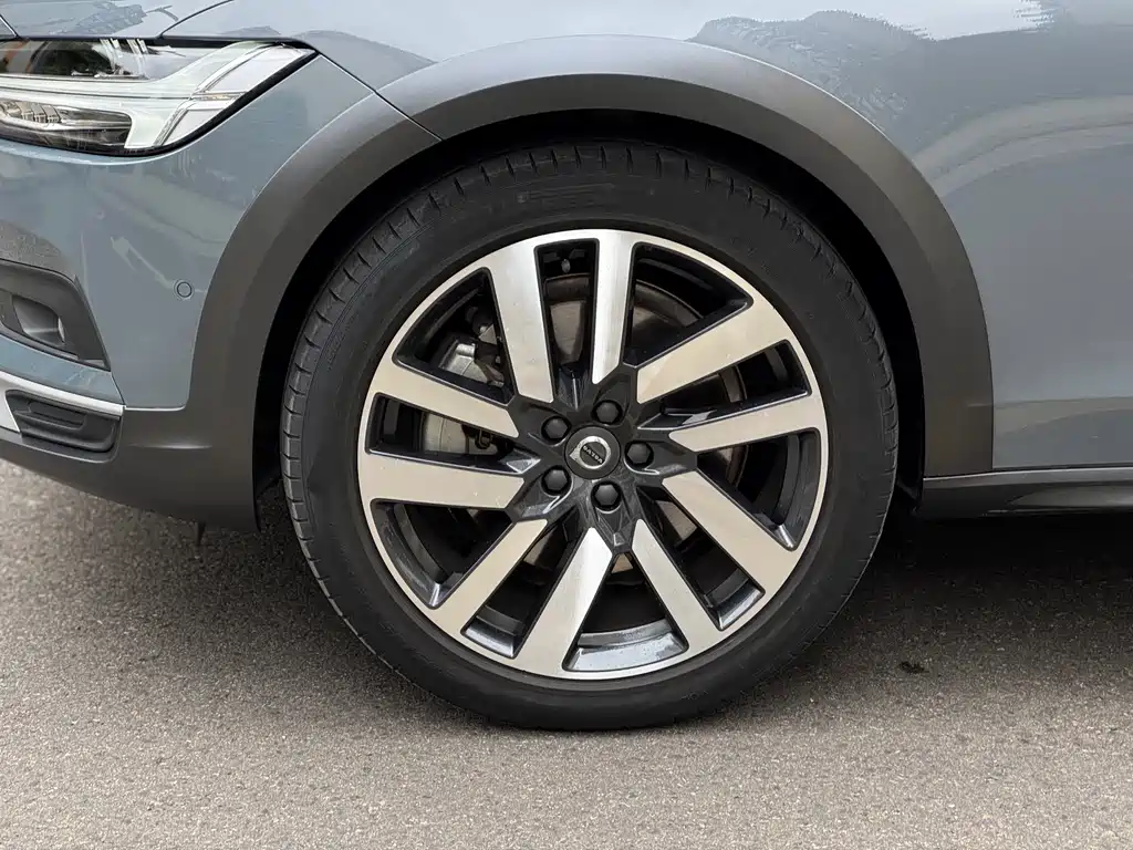 Volvo V90 2023 Cross Country B5 AWD Inscription Pro