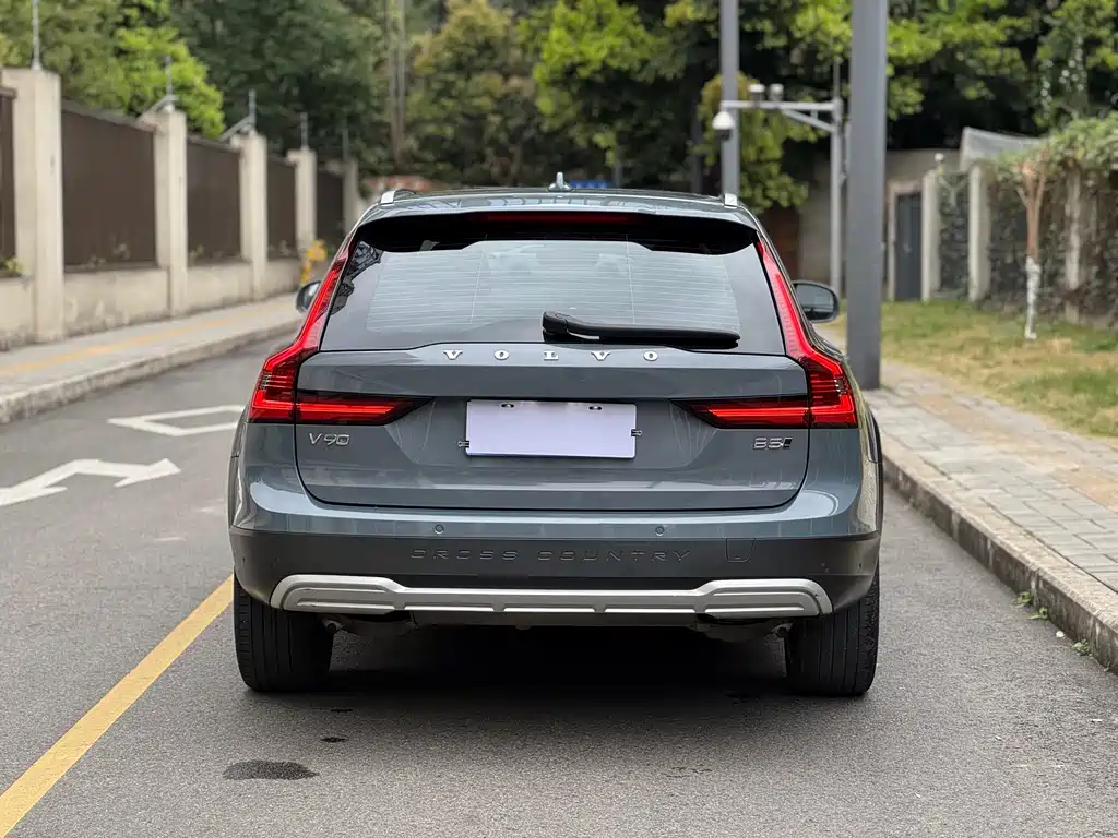 Volvo V90 2023 Cross Country B5 AWD Inscription Pro