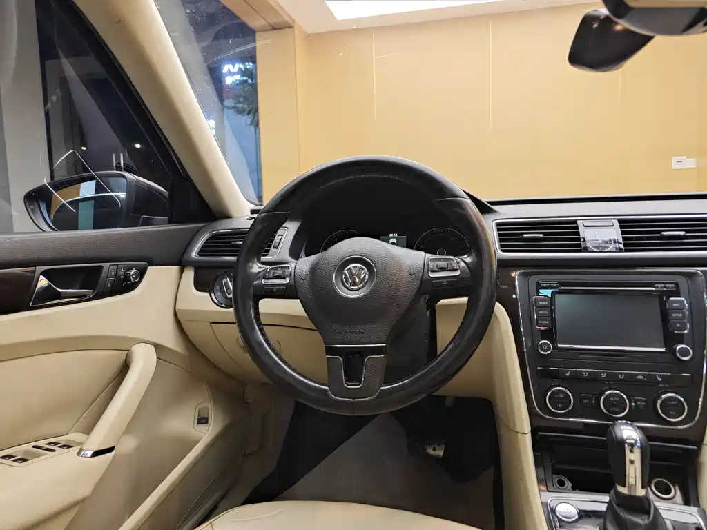 Volkswagen Passat 2015 1.8TSI DSG Yuzun Edition