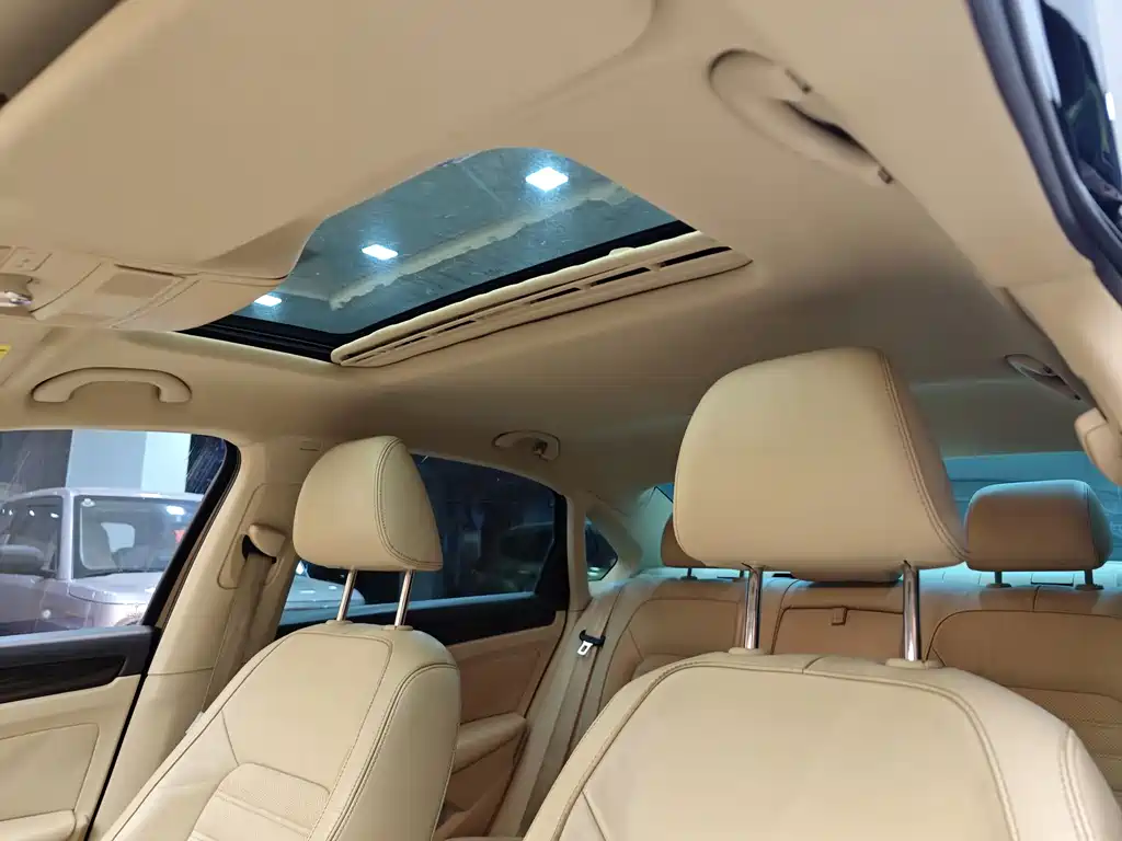 Volkswagen Passat 2015 1.8TSI DSG Yuzun Edition