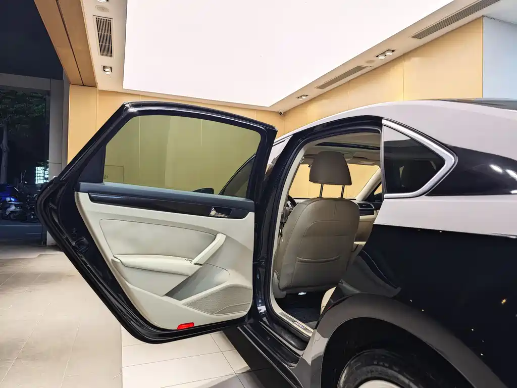 Volkswagen Passat 2015 1.8TSI DSG Yuzun Edition