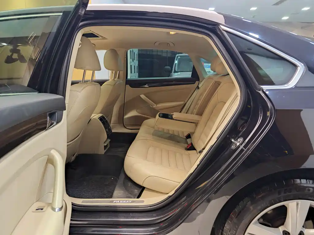 Volkswagen Passat 2015 1.8TSI DSG Yuzun Edition