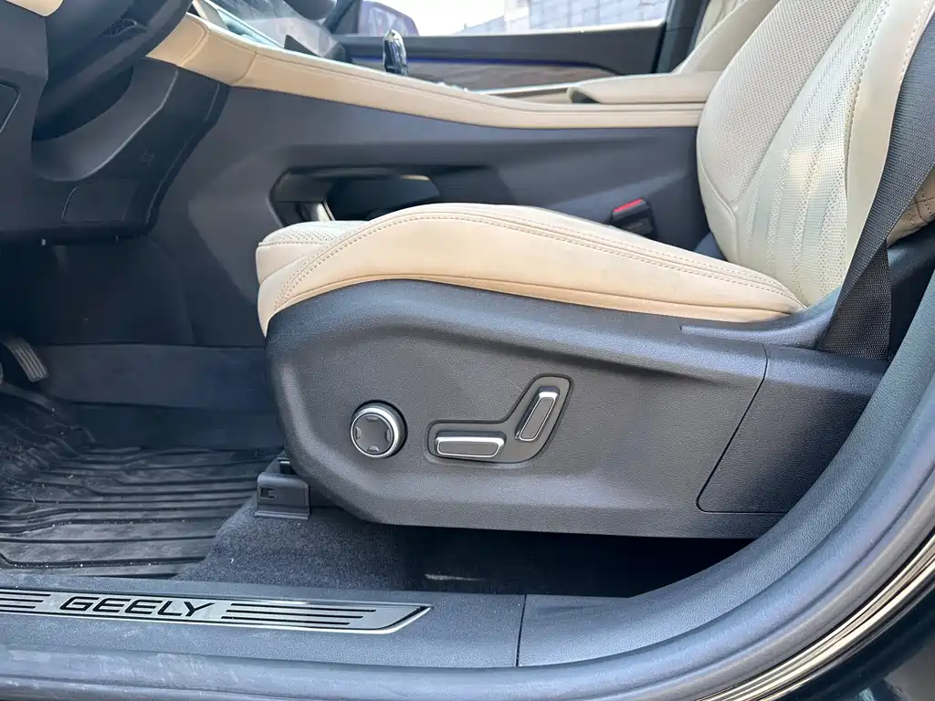 Geely Monjaro 2025 Dongfang Yao 2.0TD Automatic Jinzhao Edition