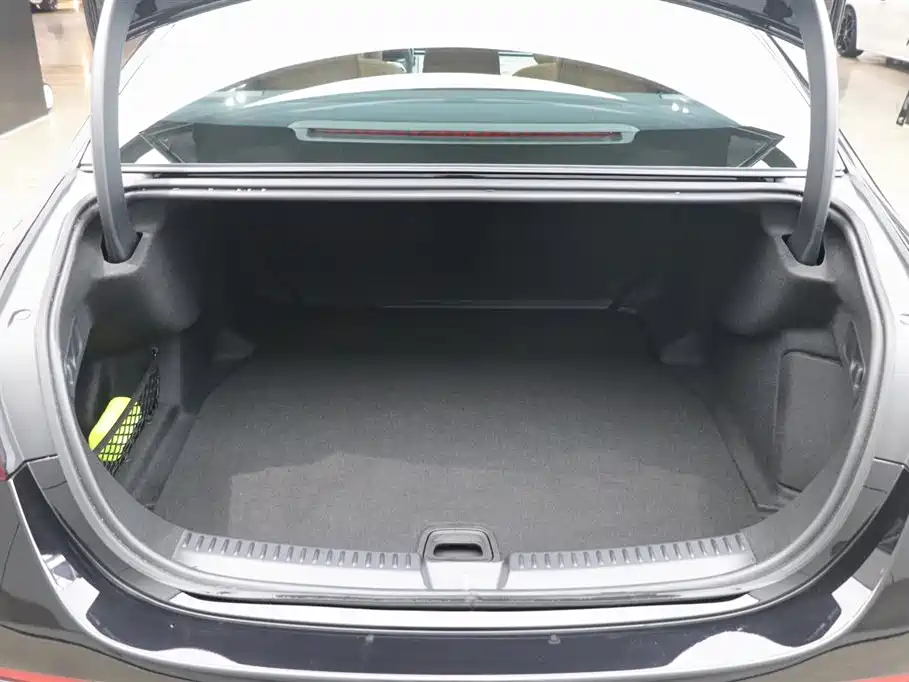 Mercedes-Benz E-Class 2026 E 300 L Luxury