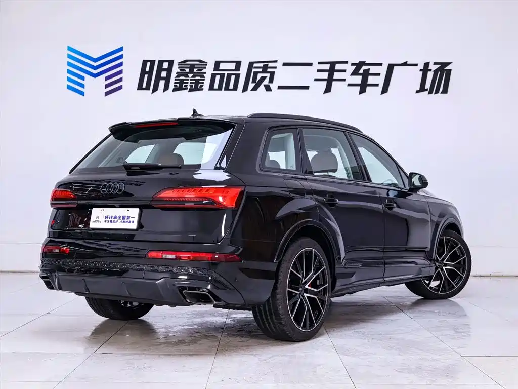 Audi Q7 2025 55 TFSI quattro S line Black Warrior Edition