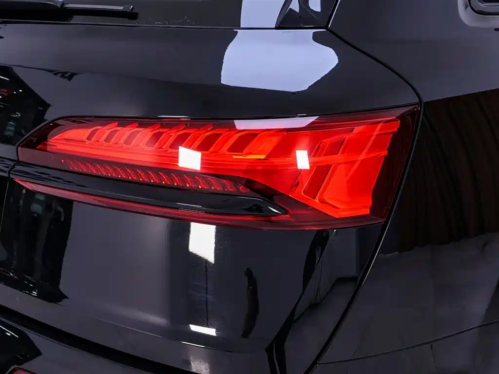 Audi Q7 2025 55 TFSI quattro S line Black Warrior Edition