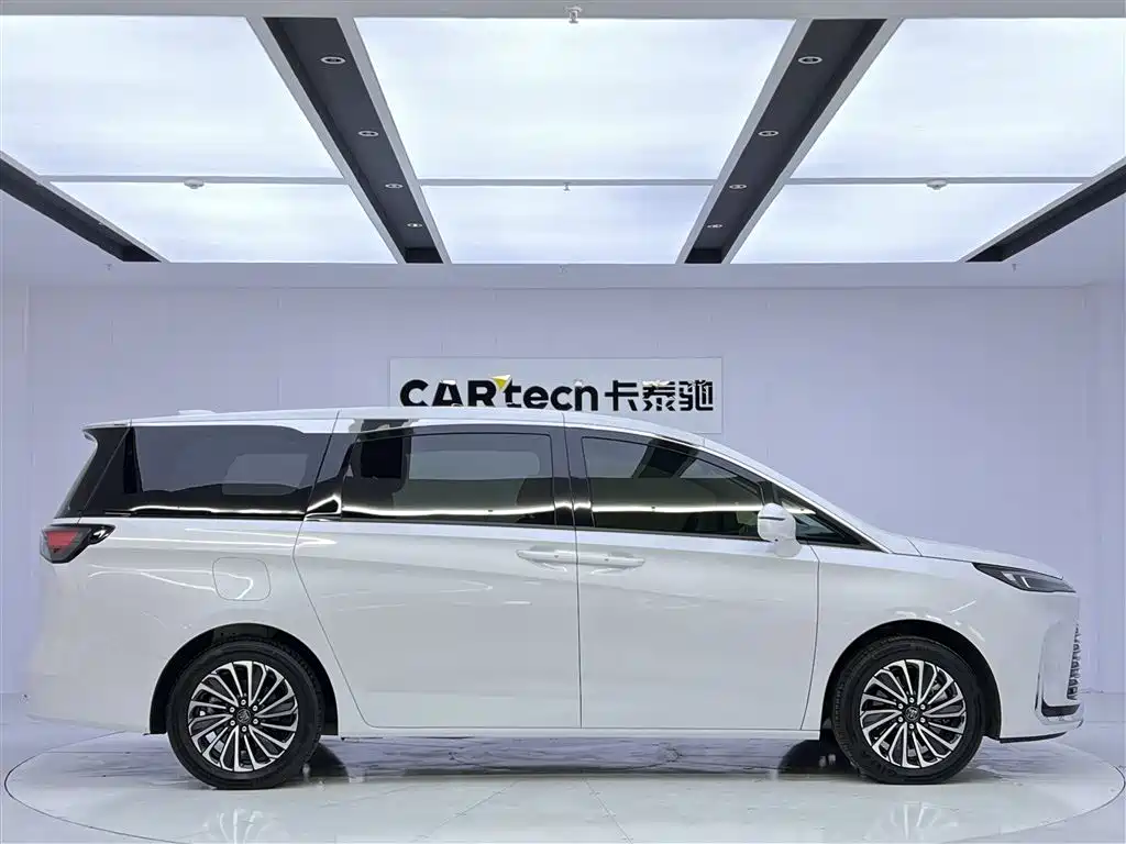 Buick GL8 PHEV 2025 Lushang Exclusive Edition