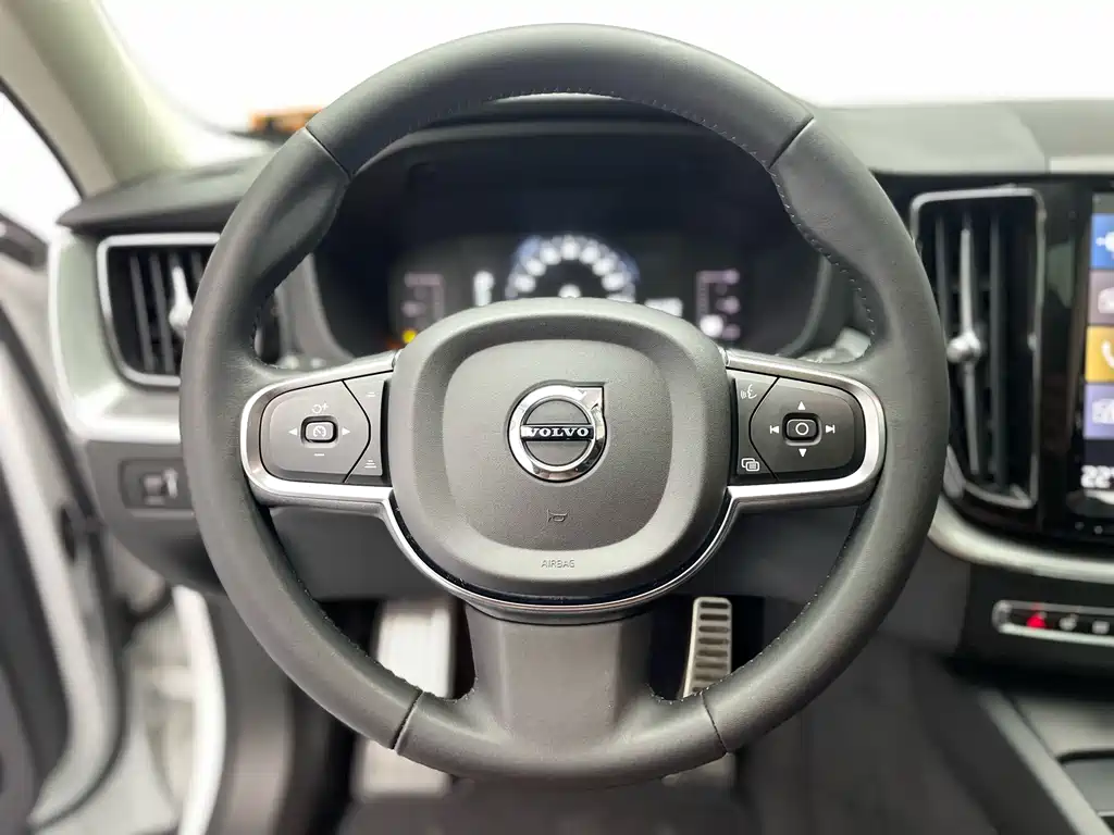 Volvo XC60 2020 T5 AWD Momentum Luxury Edition
