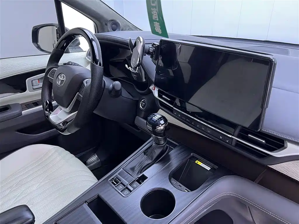 Toyota Sienna 2024 2.5L Hybrid Comfort Edition