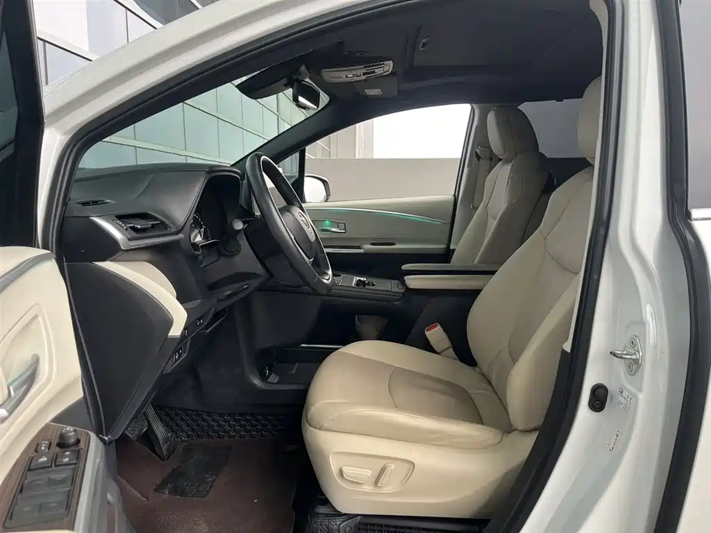 Toyota Sienna 2021 2.5L Hybrid Luxury Edition