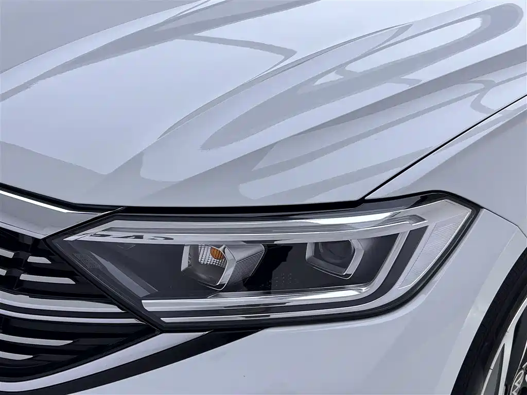 Volkswagen Sagitar 2023 300TSI DSG Beyond Edition
