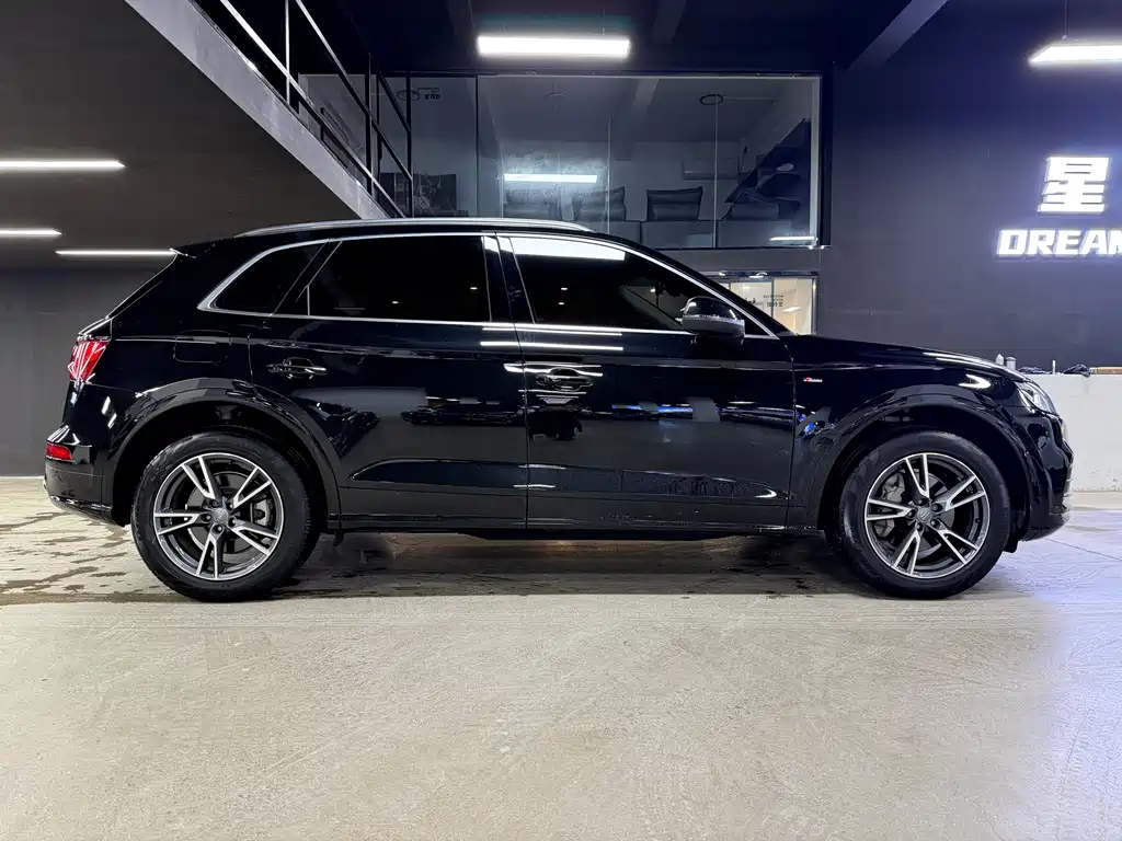 Audi Q5L 2018 40 TFSI Fashion Edition China VI
